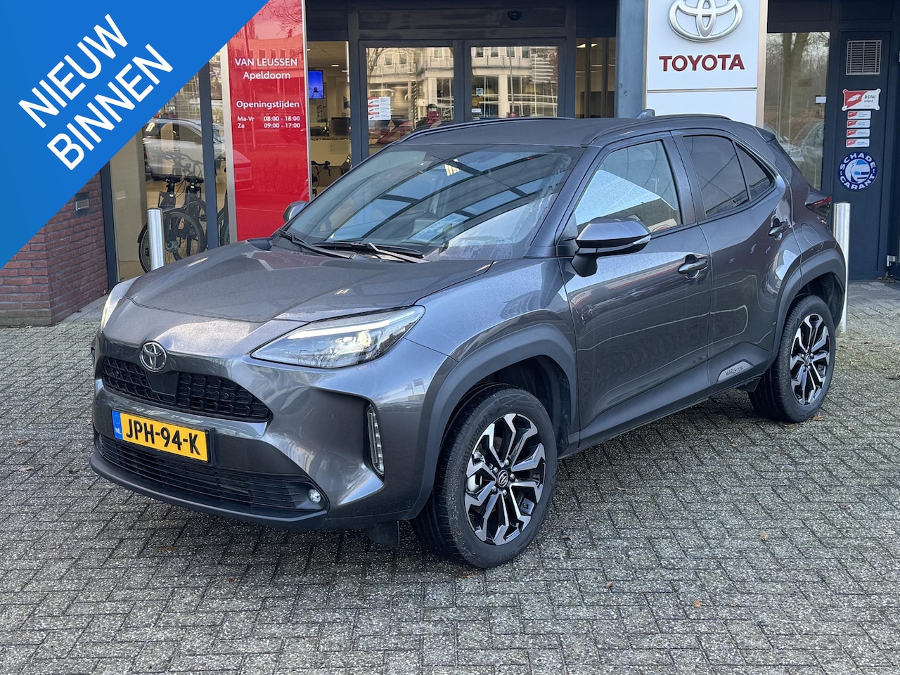 Toyota Yaris Cross - 1.5 Hybrid FIRST EDITION STOEL/STUURVERW PARK-SENSOREN KEYLESS NAVI 17'' LM-VELGEN AD-CRUI - AutoWereld.nl