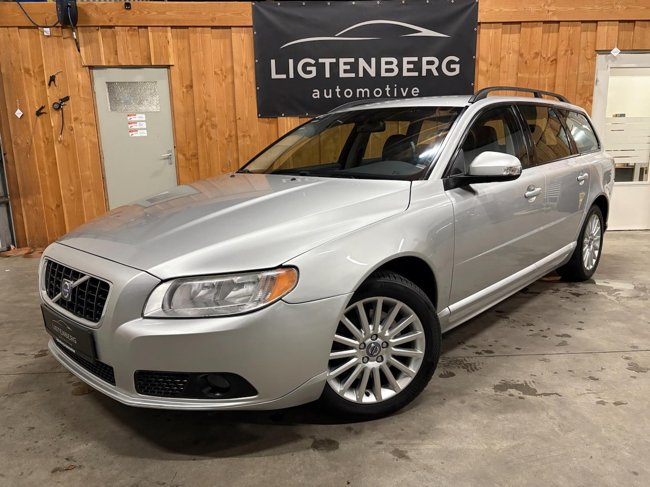 Volvo V70 - 2.5T Momentum 2.5T Momentum - AutoWereld.nl