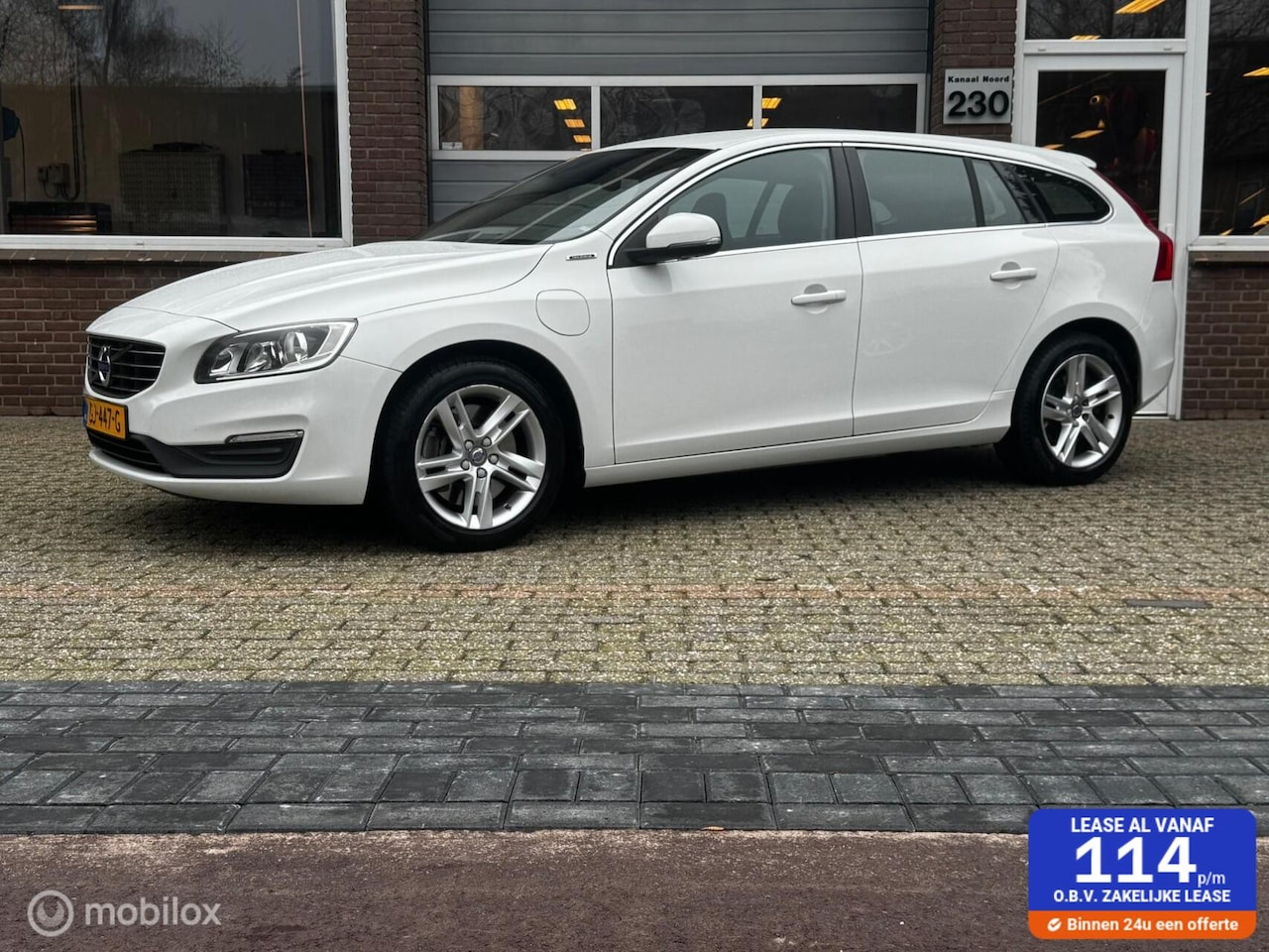 Volvo V60 - 2.4 D6 Twin Engine R-Design FULL-OPTIONS! - AutoWereld.nl
