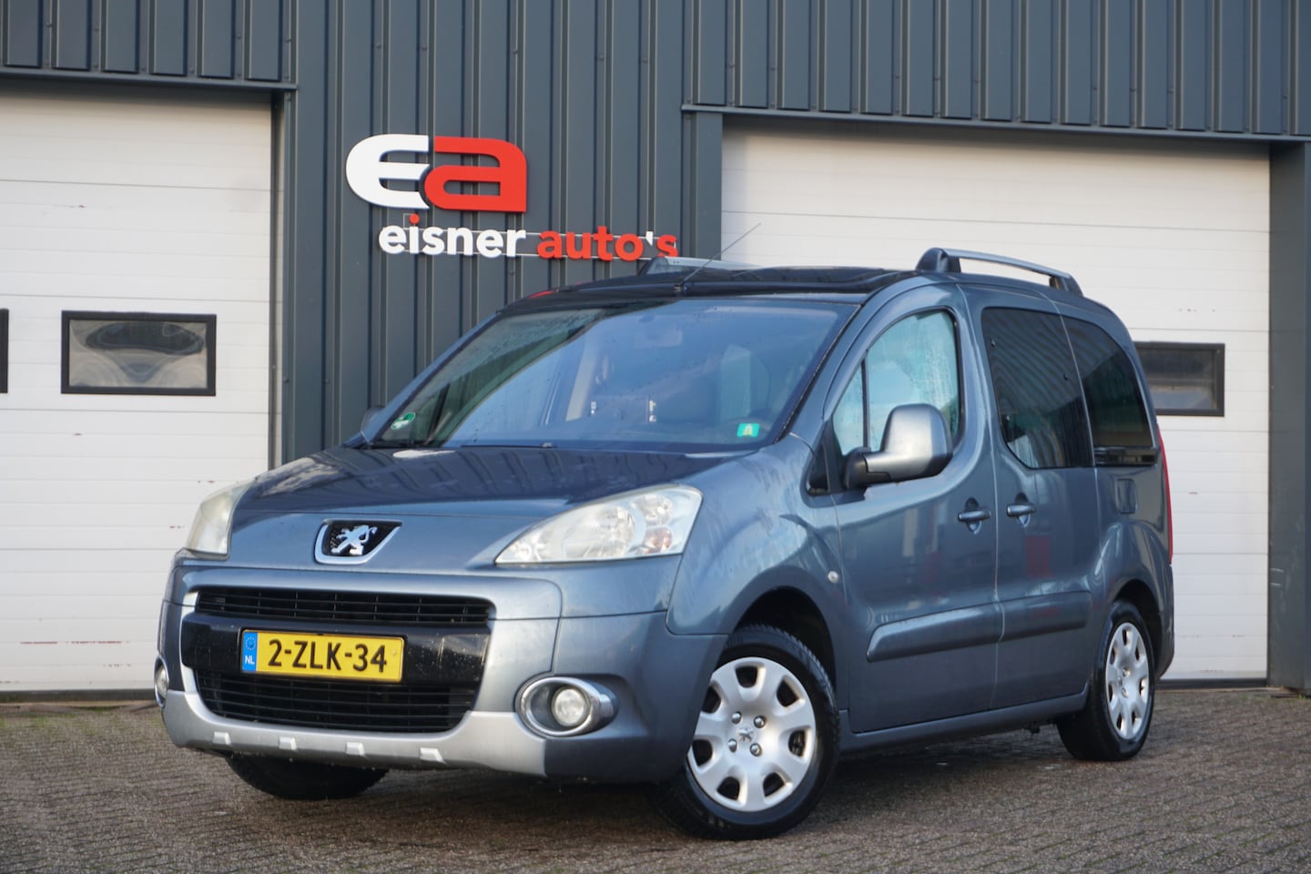 Peugeot Partner Tepee - 1.6 XT | PDC | CARPLAY | TREKHAAK | - AutoWereld.nl