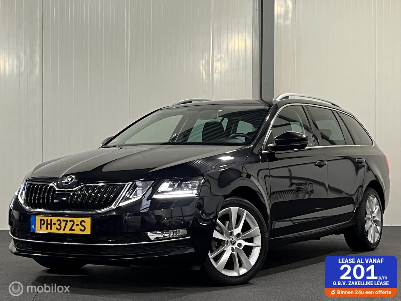 Skoda Octavia Combi - 1.6 TDI Aut. Greentech Style [ NAP trekhaak LED ] - AutoWereld.nl
