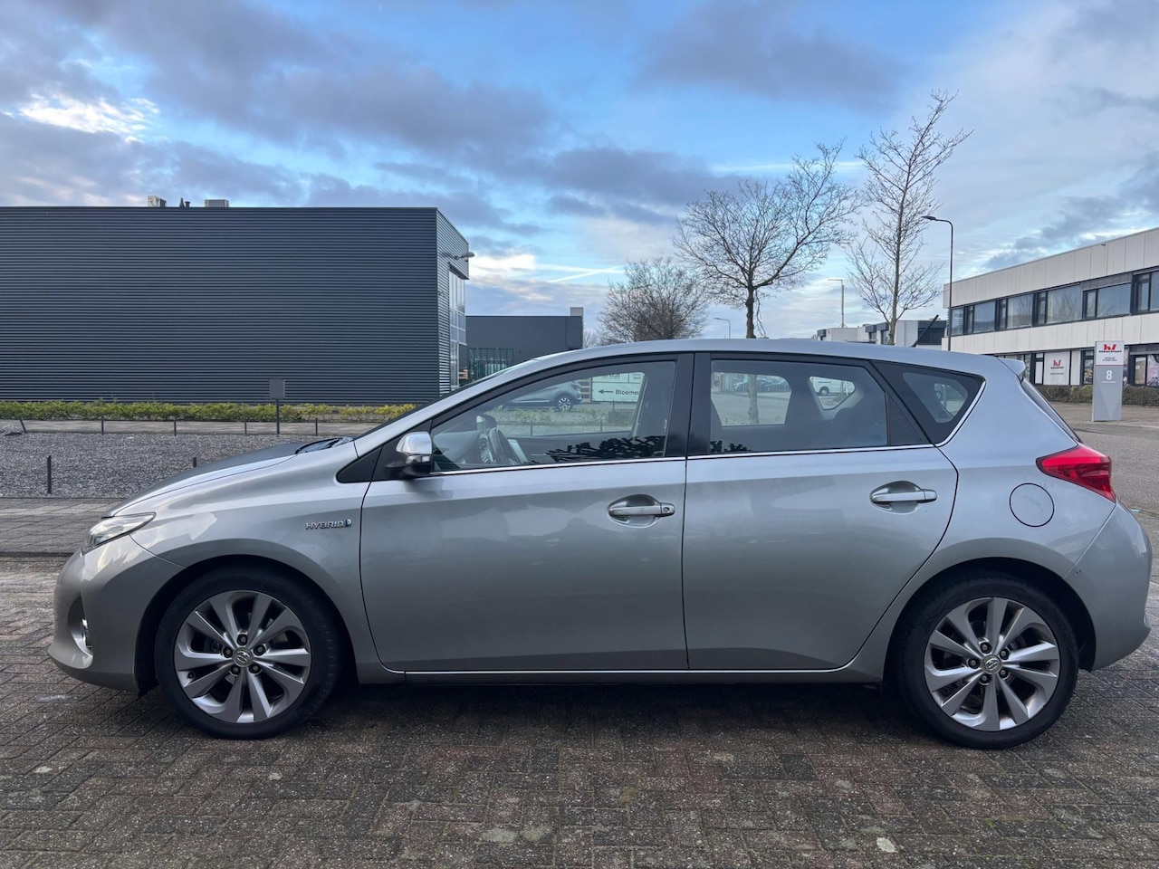 Toyota Auris - 1.8 Hybrid Dynamic Dealer-onderhoud - AutoWereld.nl