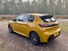 Peugeot 208 - 1.2 PureTech Allure Style pakket Nieuwe distributie nieuwe remblokken nieuwe banden onderhoud en apk