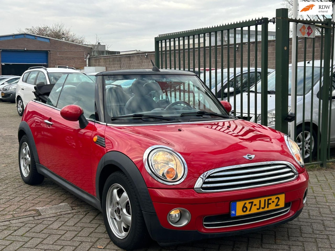 MINI Cabrio - Mini 1.6 Cooper Automaat cabriolet dealer onderhouden airco elektrische ramen cv op afs - AutoWereld.nl