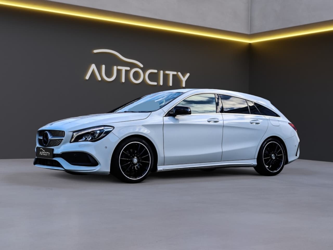 Mercedes-Benz CLA-klasse Shooting Brake - 180 Business Solution AMG Line Navi l Camera l Keyless - AutoWereld.nl