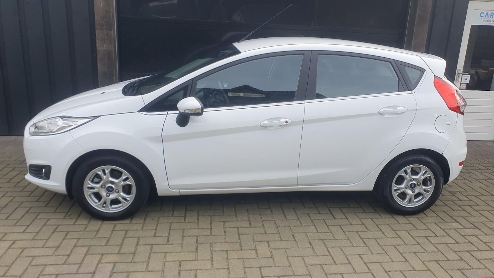 Ford Fiesta - 1.5 TDCi Titanium Lease Edition 1.5 TDCi Titanium Lease Edition
