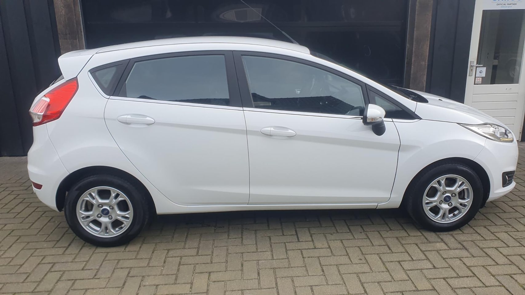 Ford Fiesta - 1.5 TDCi Titanium Lease Edition 1.5 TDCi Titanium Lease Edition