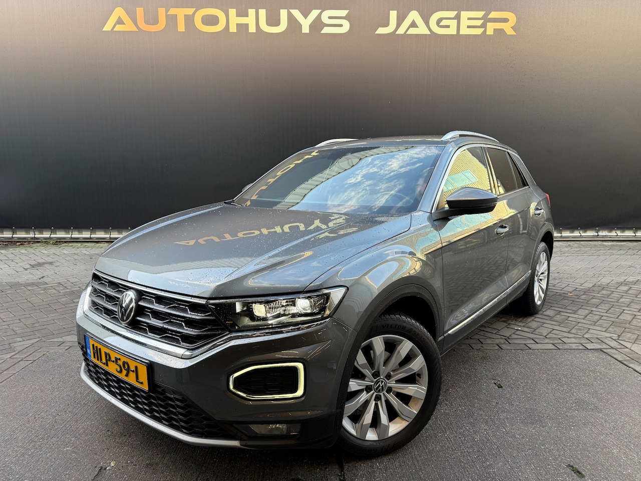Volkswagen T-Roc - 1.5 TSI Sport Automaat Camera - AutoWereld.nl