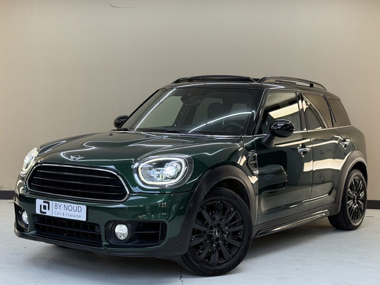 MINI Countryman - Mini 1.5 Cooper Chili Oakwood, 136Pk, 2018, Panoramadak, Sportstoelen, Climate control, Cr - AutoWereld.nl