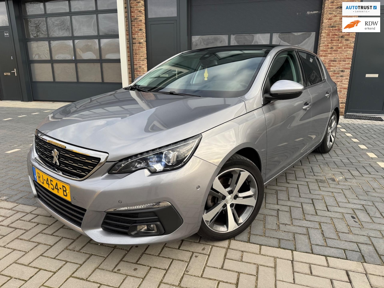Peugeot 308 - 1.2 PureTech Facelift | Sport | Massage | Dodehoek | CarPlay - AutoWereld.nl