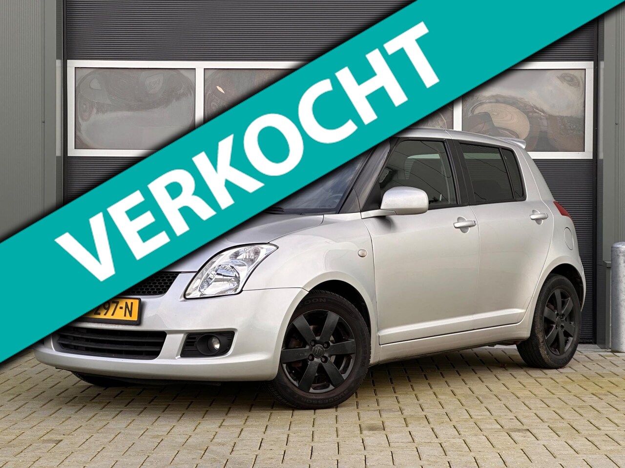 Suzuki Swift - 1.3 Comfort 5-Deurs Airco Bluetooth - AutoWereld.nl