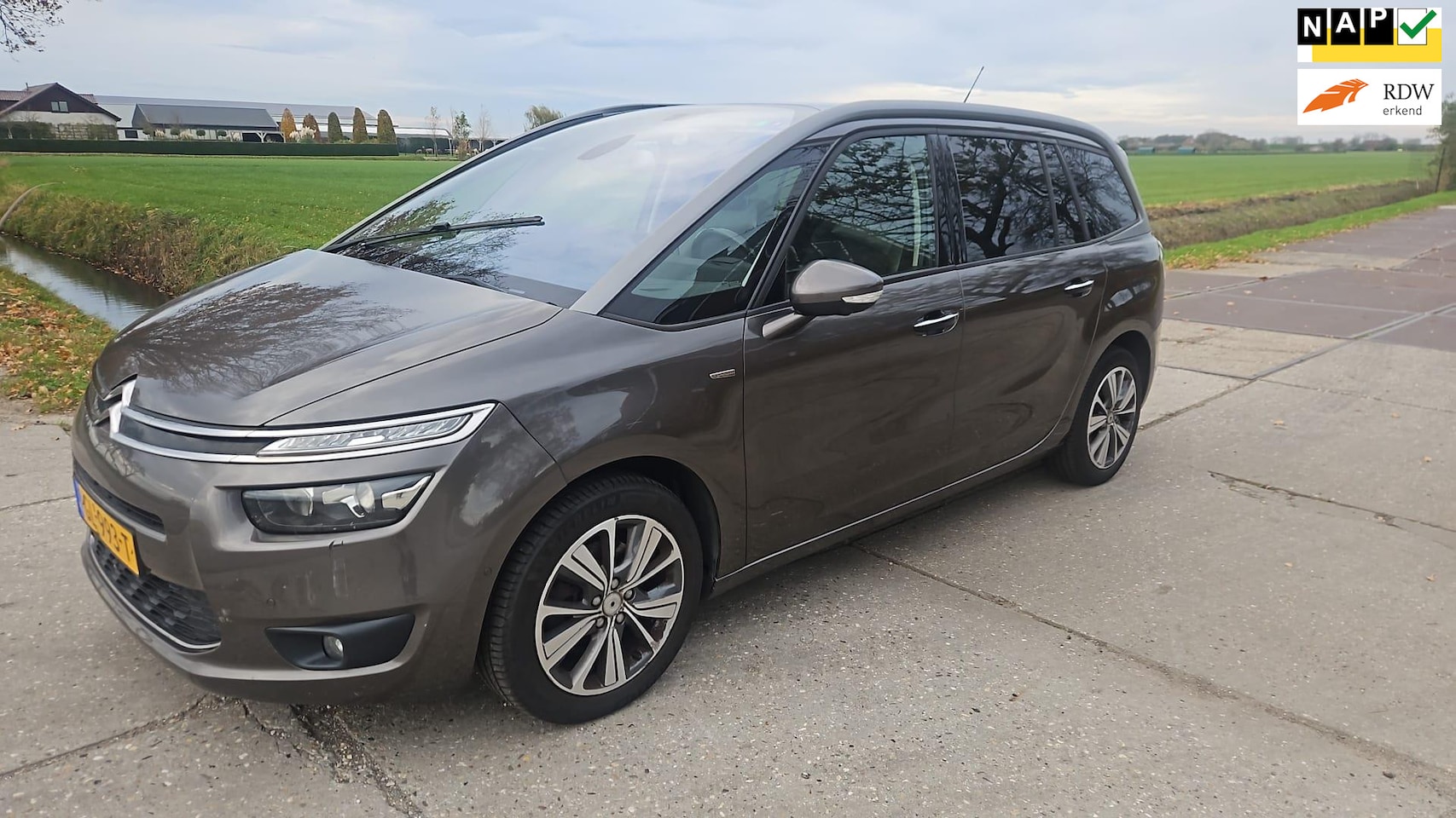Citroën Grand C4 Picasso - 1.6 e-THP Exclusive/ navi/ 7 pers/ bj 2015 ( euro 6) - AutoWereld.nl