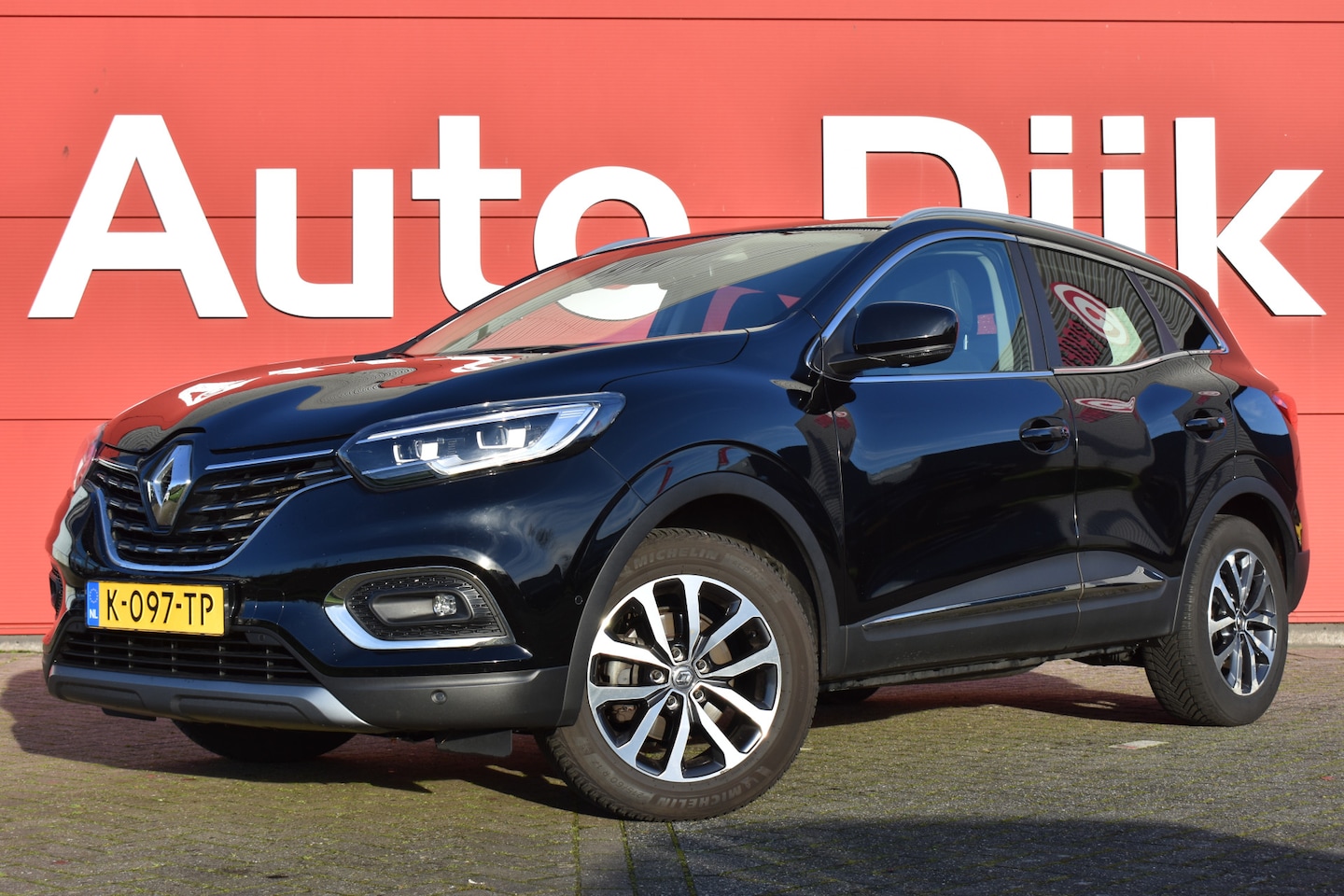 Renault Kadjar - 1.3 TCe Intens LED | Carplay | Camera | Trekhaak | Keyless | DAB | Navi | Clima | Cruise | - AutoWereld.nl