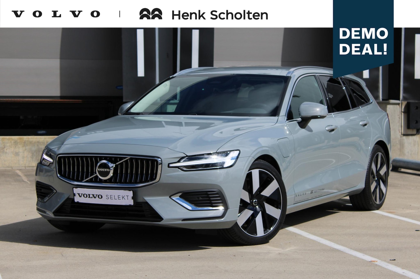 Volvo V60 - T6 Plug-in hybrid AWD Essential | Adaptieve Cruise Control Met Stuurhulp | BLIS Dodehoekde - AutoWereld.nl