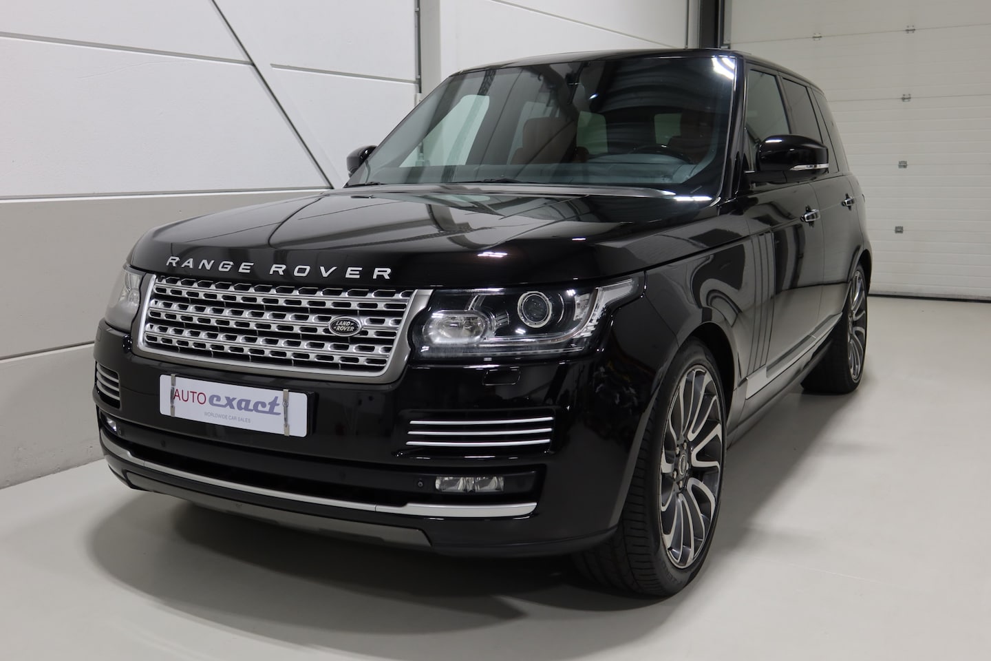 Land Rover Range Rover - 5.0 V8 Autobiography I Merkdealer onderhouden I Barolo black I - AutoWereld.nl