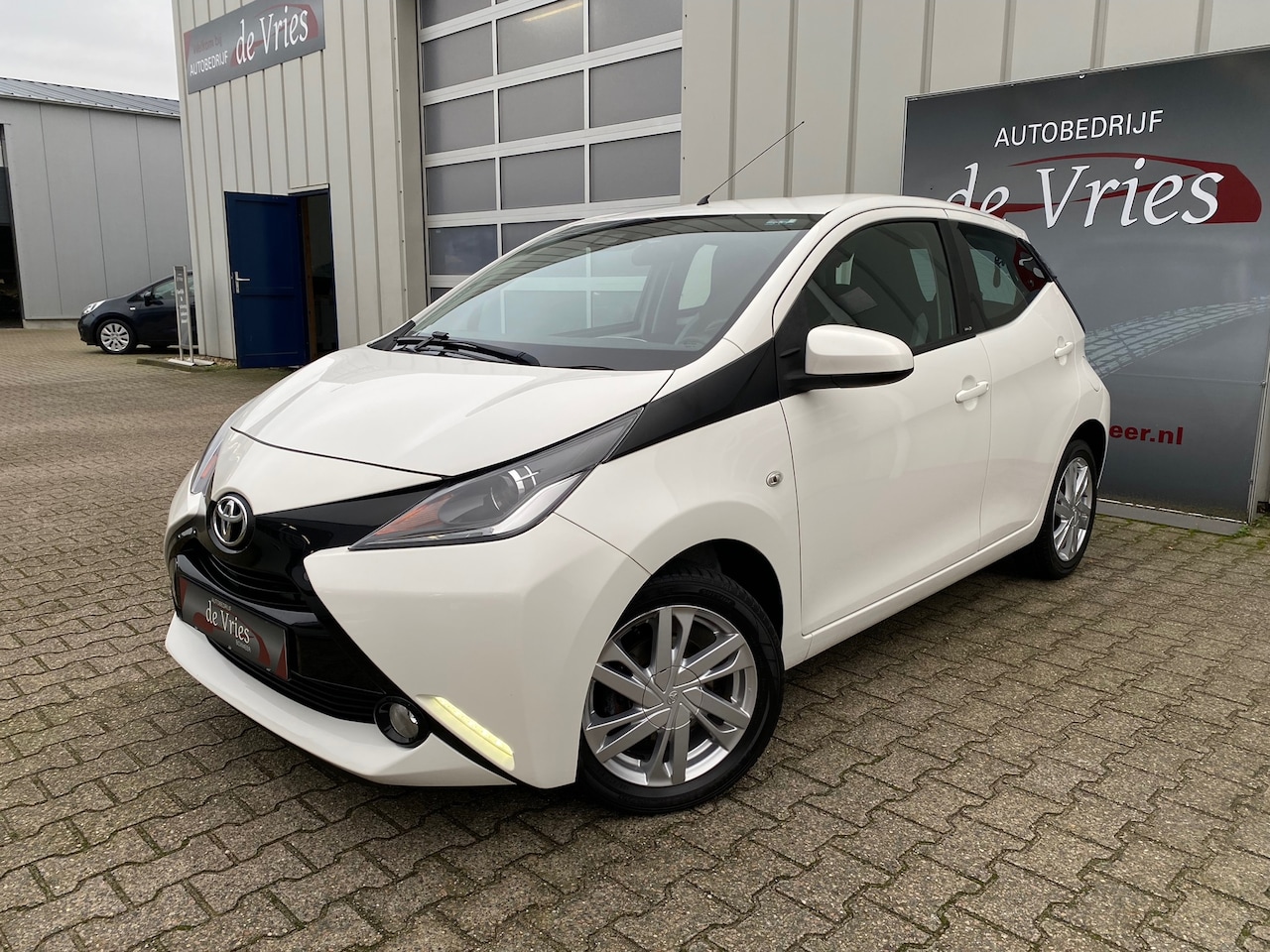Toyota Aygo - 1.0 VVT-i Edition 5-Drs. / Airco / Camera / Led / Rijstrooksensor / LMV - AutoWereld.nl