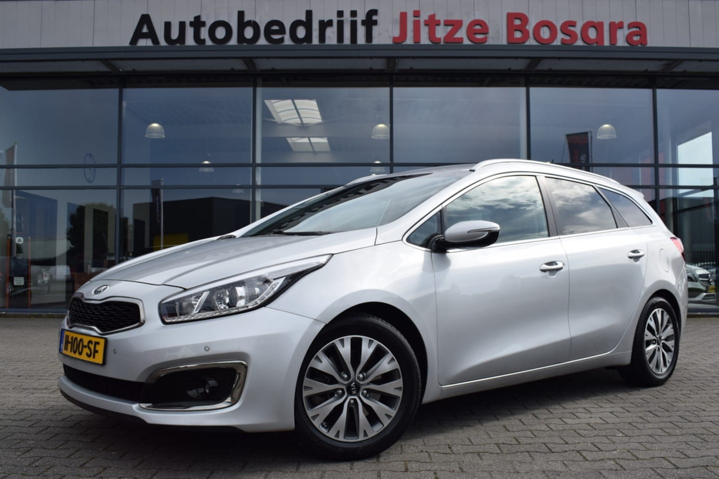 Kia Cee'd - 1.0 T-GDi Navigator ECC | Full Map Navi | Telefonie | Camera | Trekhaak - AutoWereld.nl
