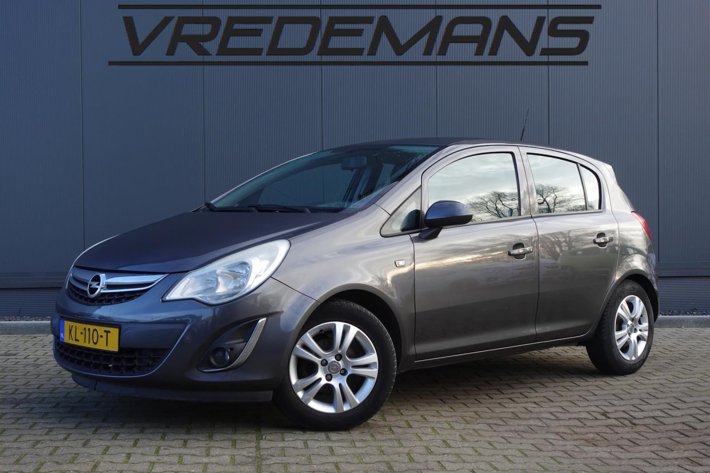 Opel Corsa - 1.2-16V Anniversary Edition 1.2-16V Anniversary Edition - AutoWereld.nl