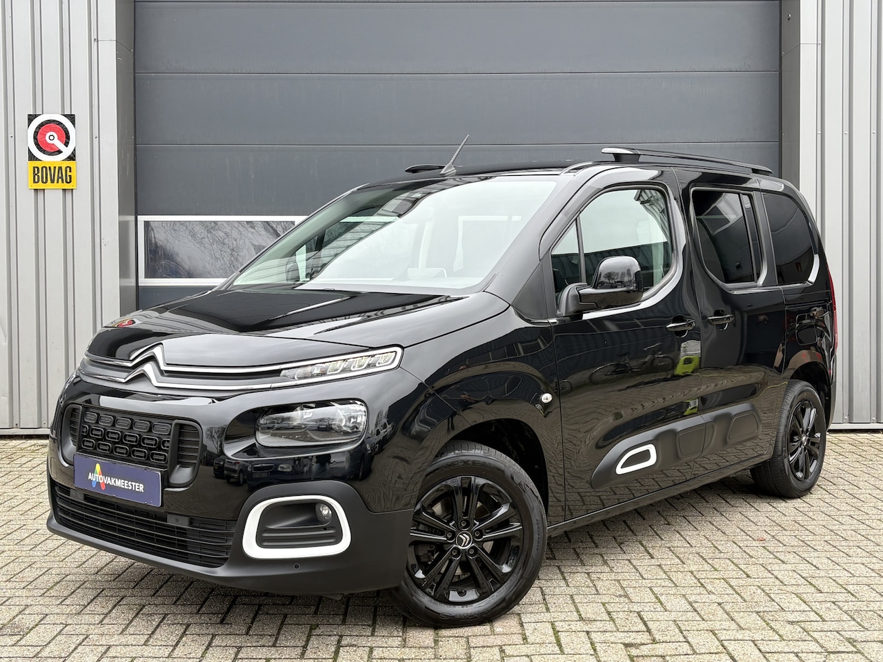Citroën Berlingo - 1.2 PureTech Shine | Navi | Camera | Carplay/Android | Trekhaak | Cruise | Airco | Interes - AutoWereld.nl