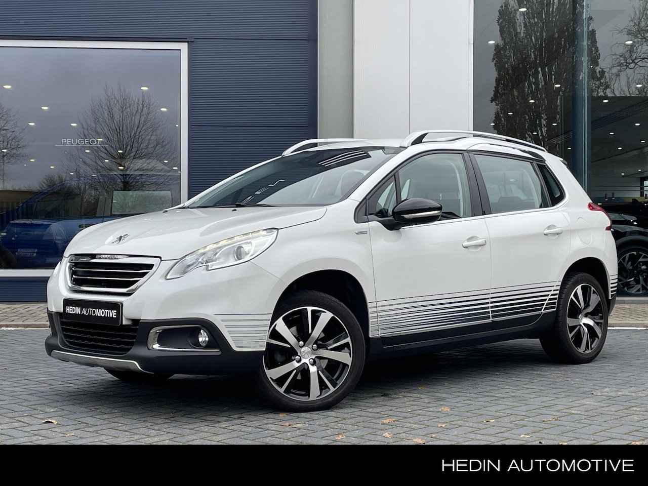 Peugeot 2008 - 110PK Allure Urban Cross | Navigatie | Trekhaak | Grip Control | Clima - AutoWereld.nl