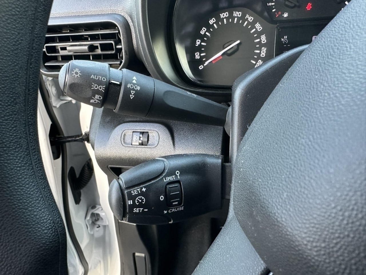 Toyota ProAce City - 1.2T Benzine 3-zits