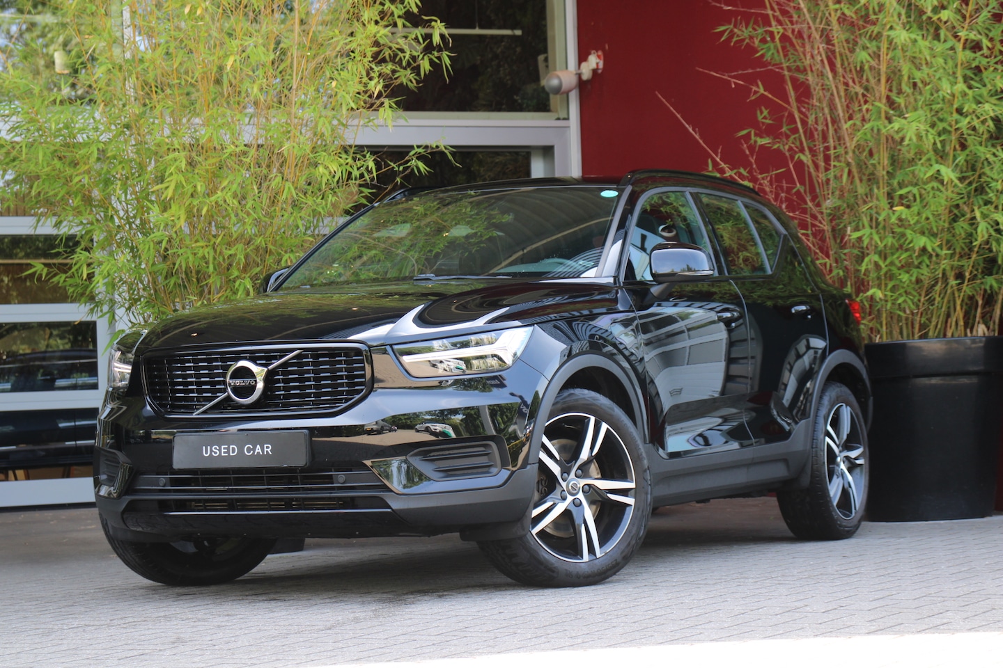 Volvo XC40 - 1.5 T5 Twin Engine R-Design | 19" Velgen | Parkeerhulp | Botsingspreventie - AutoWereld.nl