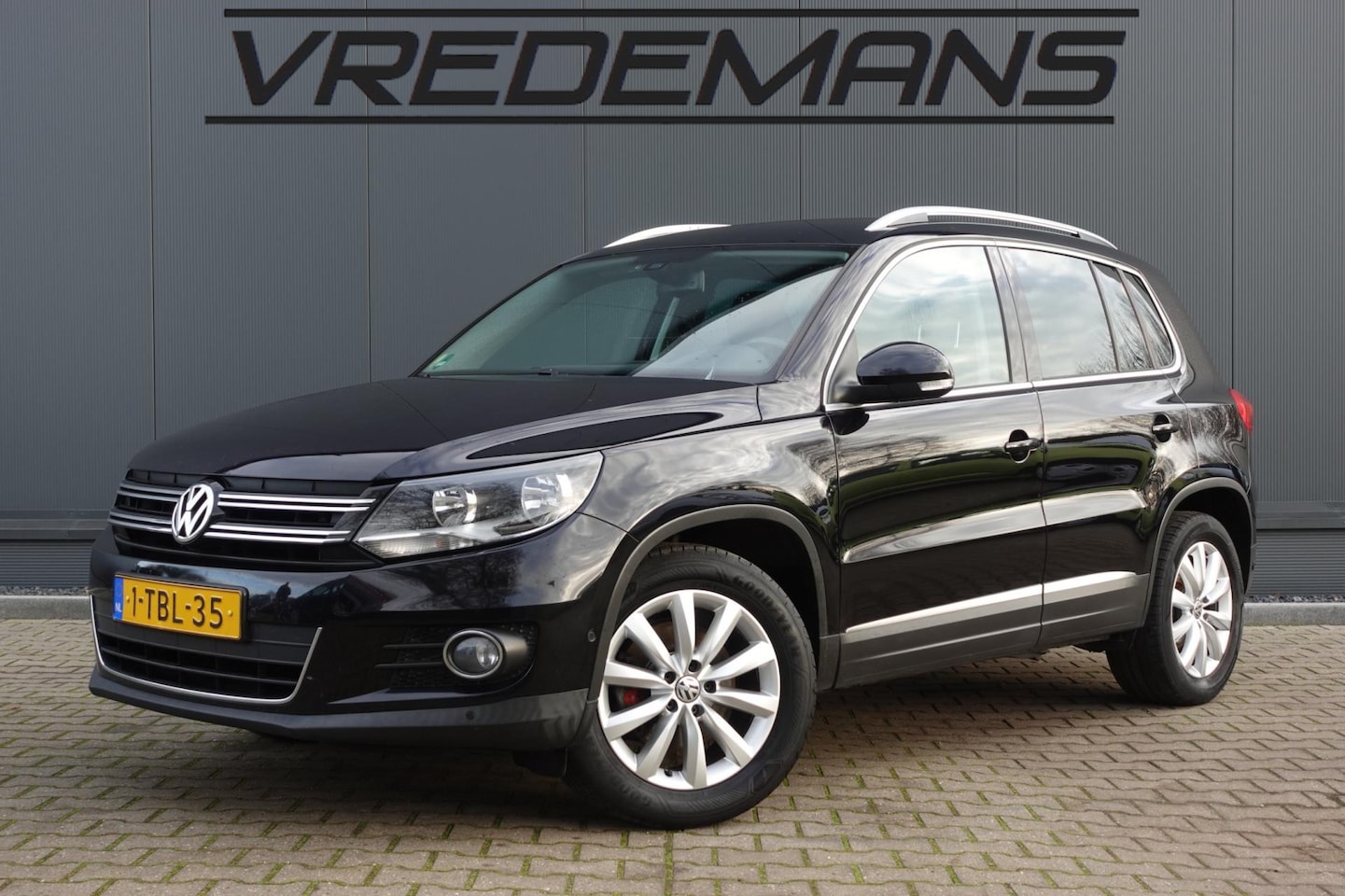 Volkswagen Tiguan - 2.0 TDI NAVI / CLIMA - AutoWereld.nl