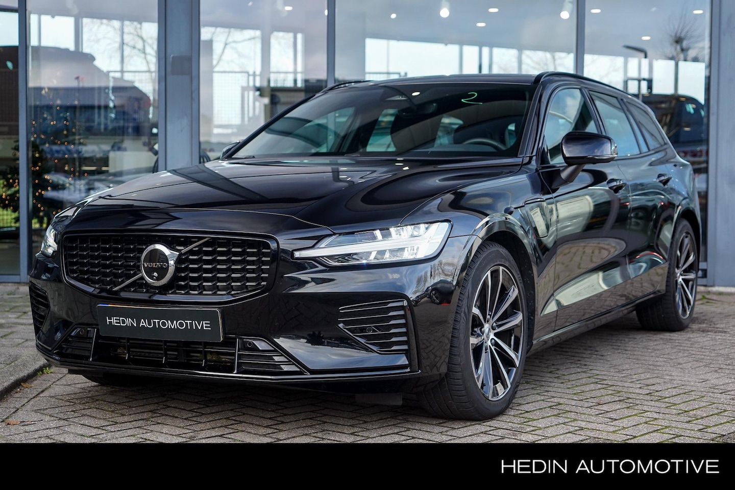 Volvo V60 - 2.0 T6 Plug-in hybrid AWD Plus Dark - AutoWereld.nl