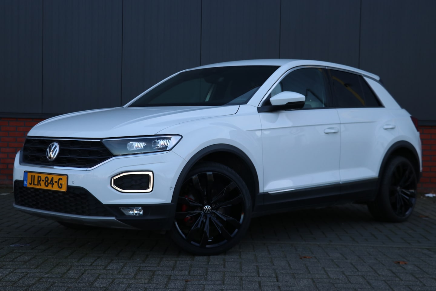 Volkswagen T-Roc - 2.0 TSI 4Motion Sport Automaat | camera | digital dash | - AutoWereld.nl