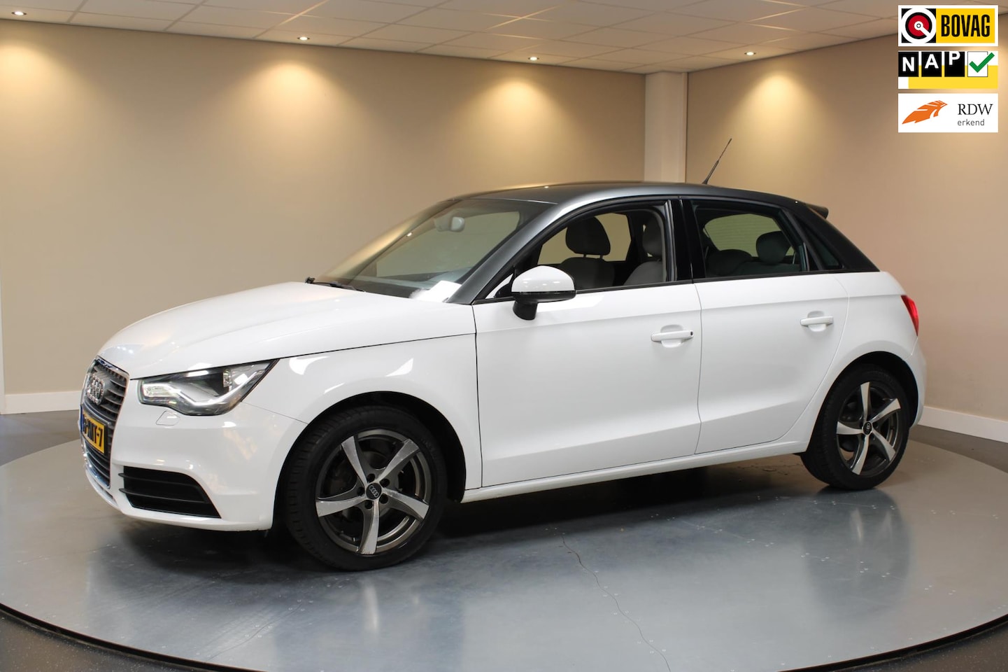 Audi A1 Sportback - 1.2 TFSI Attraction Pro Line *2de Eigenaar* Distr.ketting VV|Cruise|Airco - AutoWereld.nl