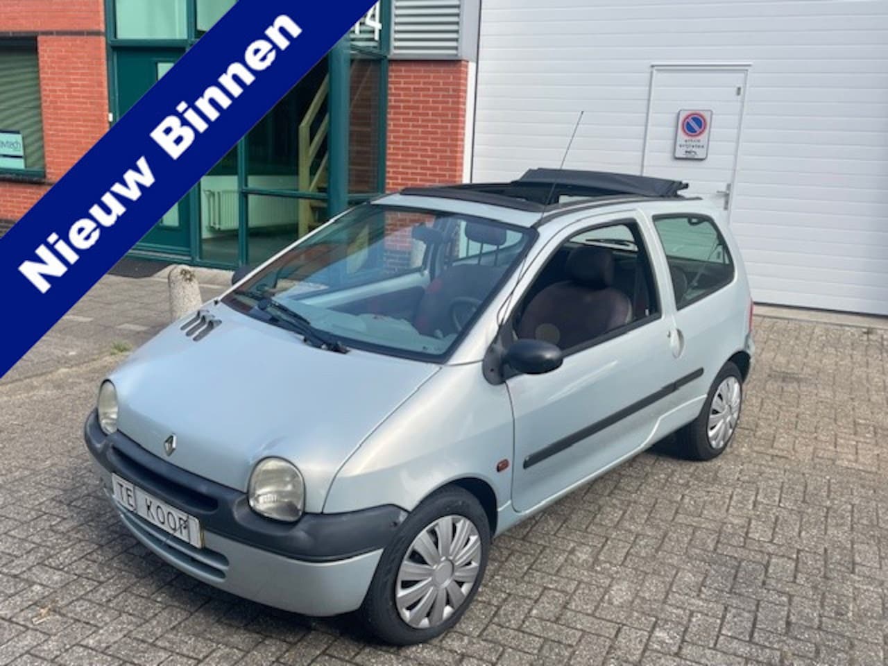 Renault Twingo - 1.2 Authentique VOUWDAK KM 147402 | APK TM 28/04/202 (BJ 2001) EL.RAMEN + RADIO BELLEN IS - AutoWereld.nl