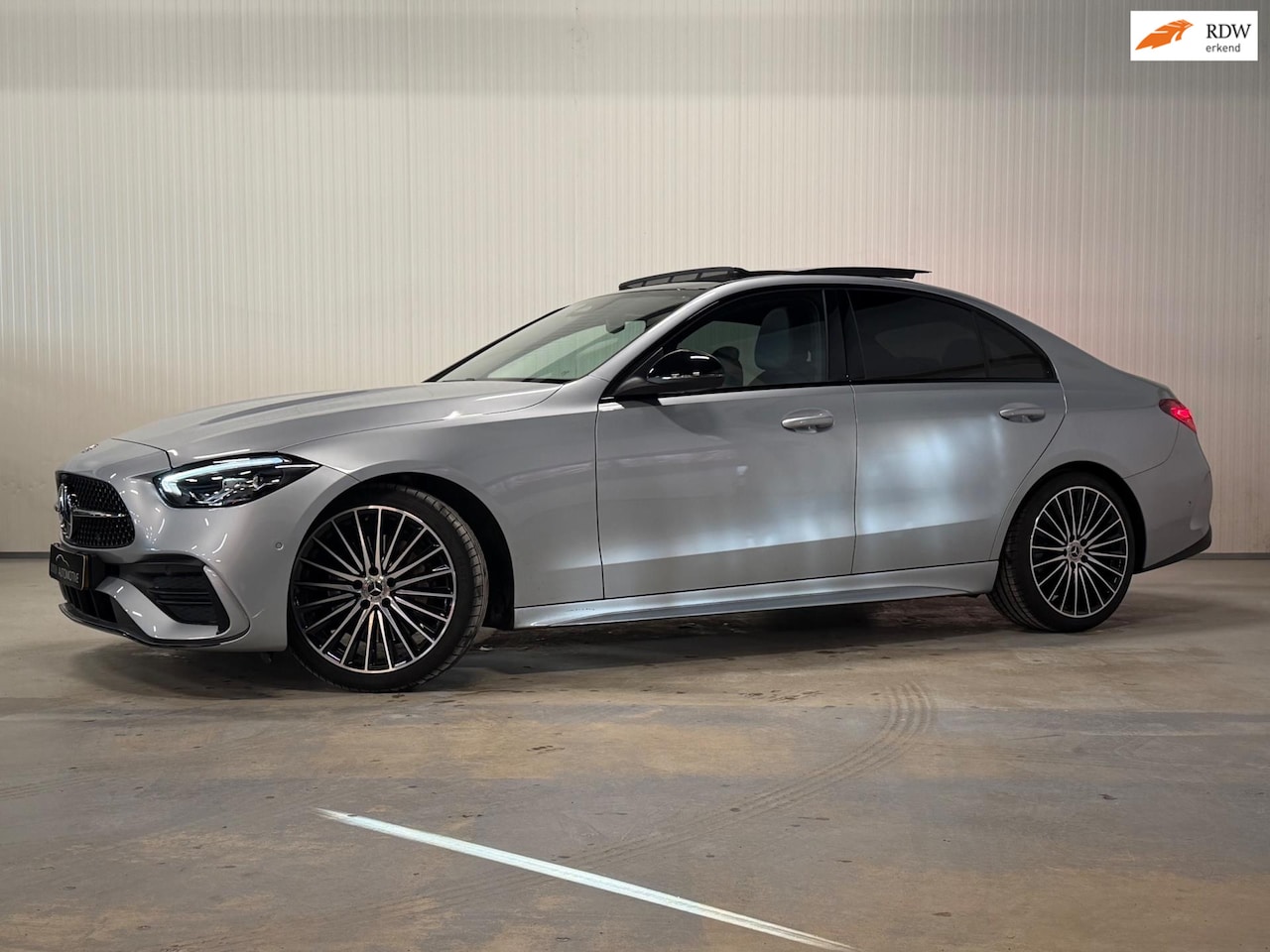 Mercedes-Benz C-klasse - 200 Launch Edition AMG Line | NIGHT | PANO | BURMESTER | LED | CAMERA - AutoWereld.nl