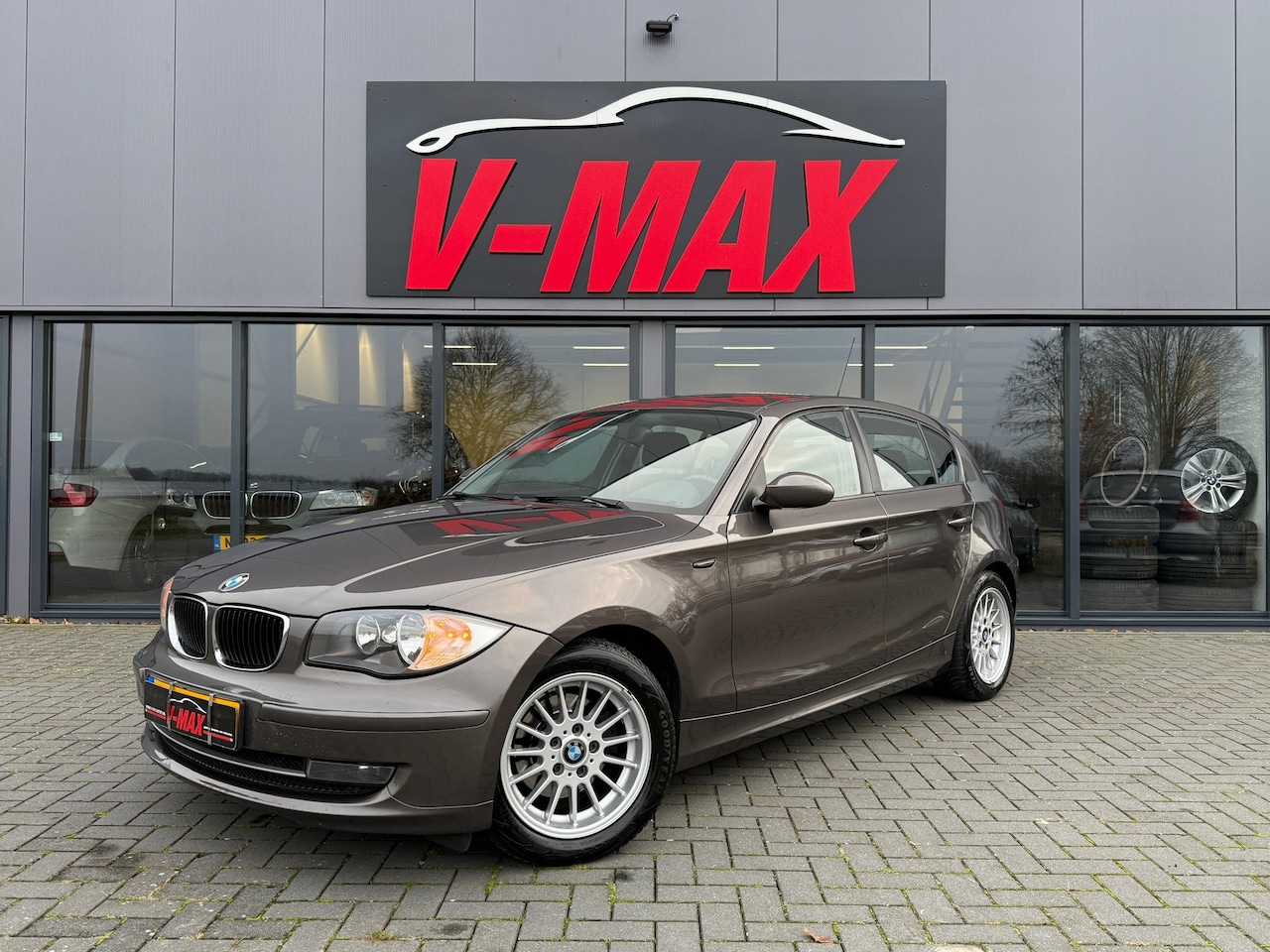BMW 1-serie - 118d 2.0 LCI Business Edition 5 Deurs Airco 6Bak Style32 - AutoWereld.nl