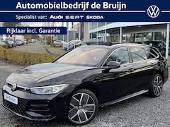 Volkswagen Passat Variant - Hybrid 272pk DSG R-Line (Pano, Trekhaak, Camera)