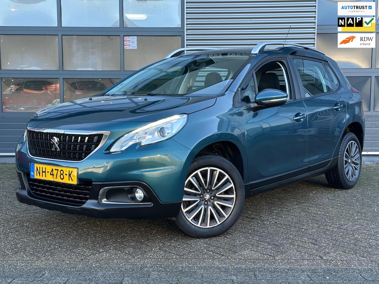 Peugeot 2008 - 1.2 PureTech Blue Lion | CRUISECR | NAVI |Pano| PDC - AutoWereld.nl