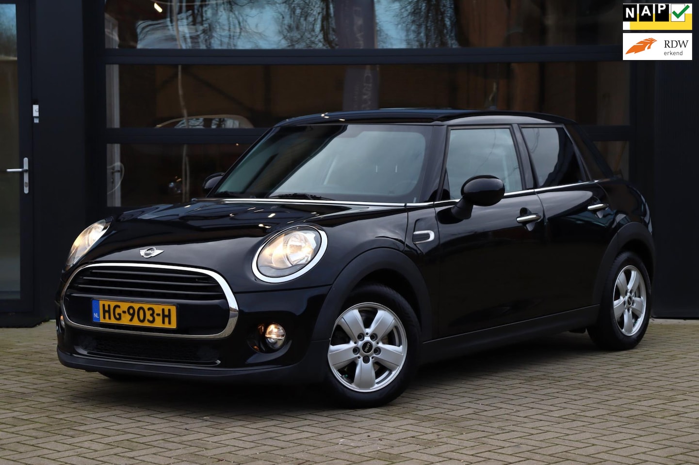 MINI Cooper - Mini 1.5 Business | NAP | Dealer Onderhouden | Navi | Cruise | Airco | LM Velgen - AutoWereld.nl