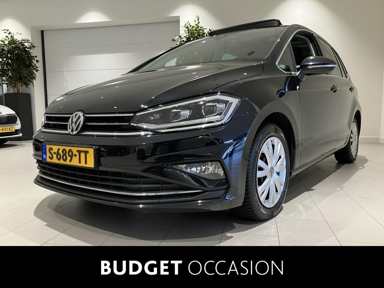 Volkswagen Golf Sportsvan - 1.5 TSI ACT Highline Edition 150 PK | Automaat | Panoramadak | Achteruitrijcamera | Dodeho - AutoWereld.nl