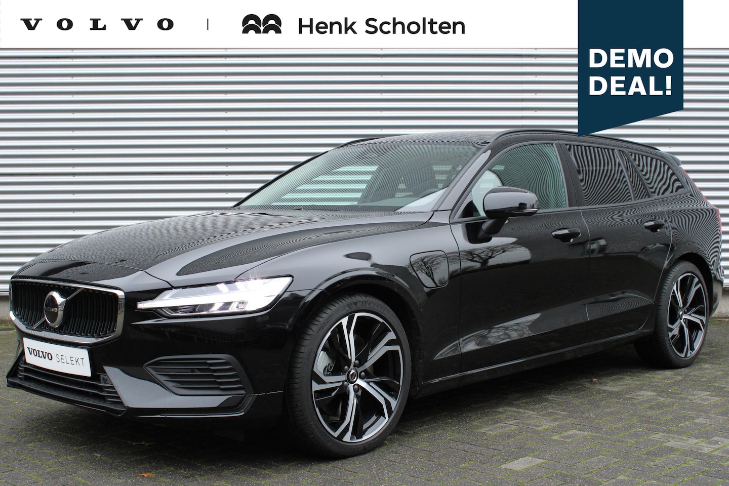 Volvo V60 - T6 Plug-in hybrid AWD Essential | Stuurverwarming | Stoelverwarming | Achterbankverwarming - AutoWereld.nl