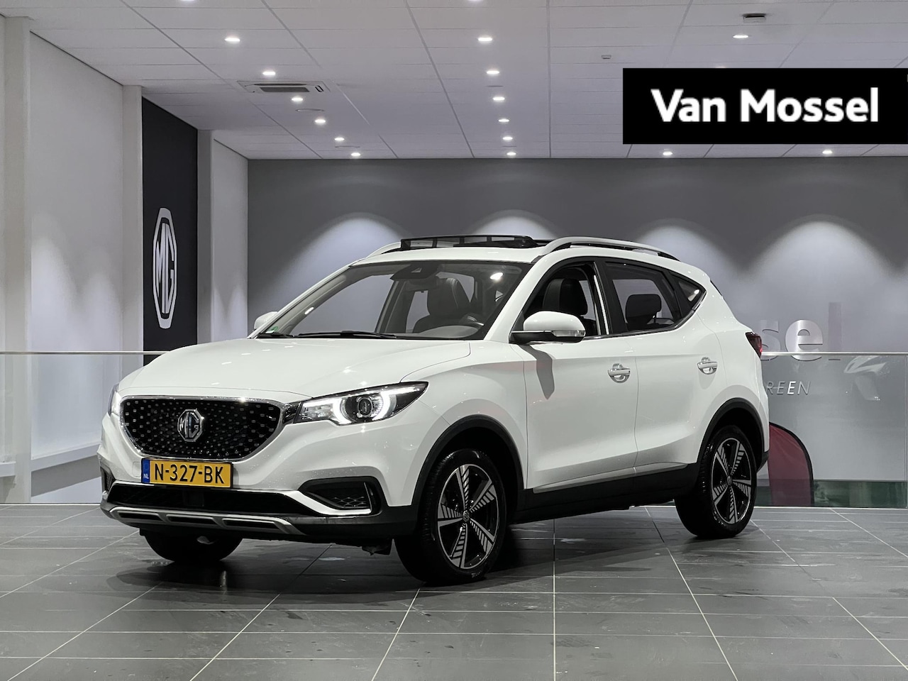 MG ZS - Luxury 45 kWh | Leder | Navi | Panoramadak | Apple CarPlay | Camera | Adaptive Cruise Cont - AutoWereld.nl