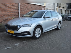 Skoda Octavia Combi - 111PK TSI Busn. Ed. NL-Auto / Led verl. / Digit.displ. / Apple, android