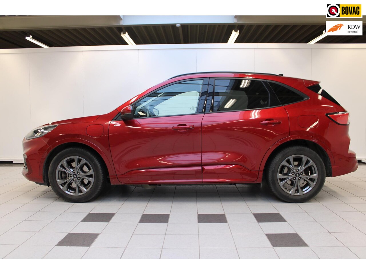 Ford Kuga - 2.5 PHEV ST-Line X - Plugin Hybride, Trekhaak, Stoel/stuur/voorruit verwarming, - AutoWereld.nl