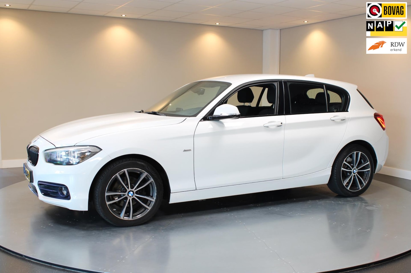 BMW 1-serie - 116i Edition Sport Line Shadow Executive *2de Eigenaar* Cruise|Climate|NAP - AutoWereld.nl