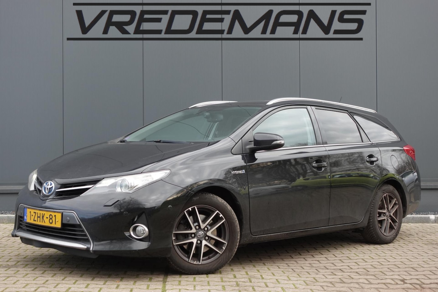 Toyota Auris Touring Sports - 1.8 Hybrid Lease PANO/CLIMA/NAVI - AutoWereld.nl