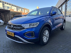 Volkswagen T-Roc - 1.0 TSI Life Business Navigatie / Parkeersensoren / Trekhaak afneembaar / App-connect / Di