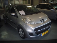 Peugeot 107 - 1.0-12V Millesim 200