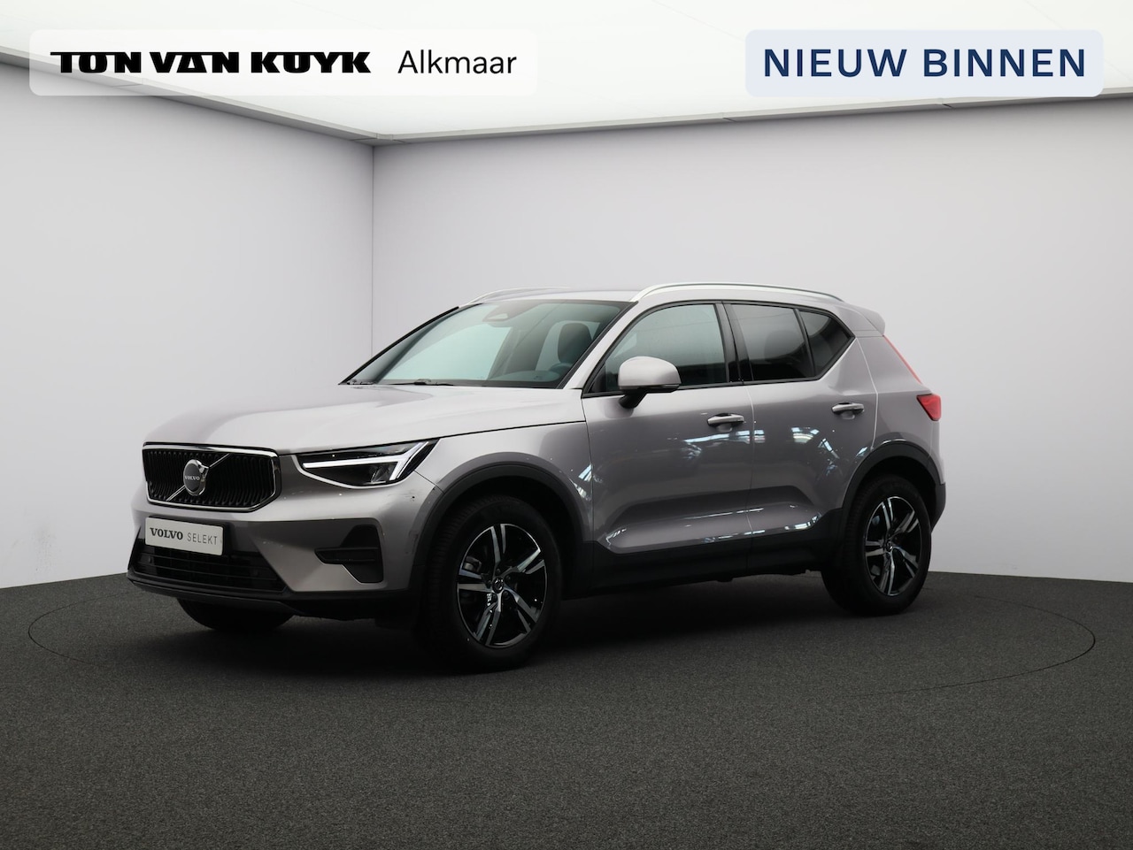 Volvo XC40 - B3 163PK Core Business Edition / Adaptive Cruise / BLIS / Verwarmbaar Stuurwiel + Voorstoe - AutoWereld.nl