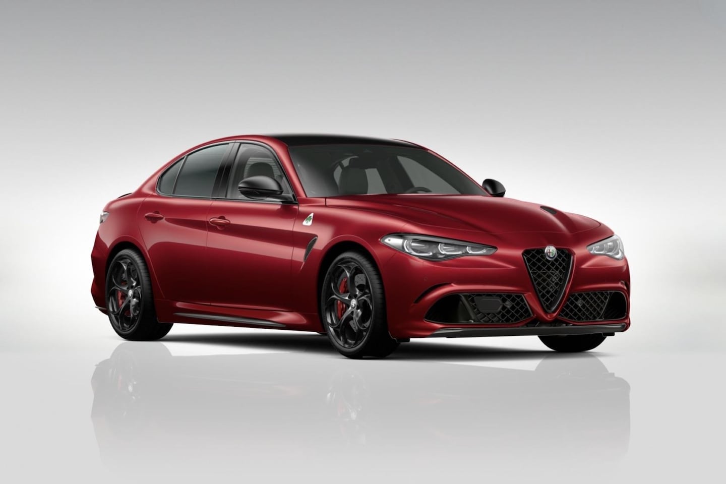 Alfa Romeo Giulia - 2.9 T Quadrifoglio Rosso Etna Sparco Seats - Nieuw - AutoWereld.nl
