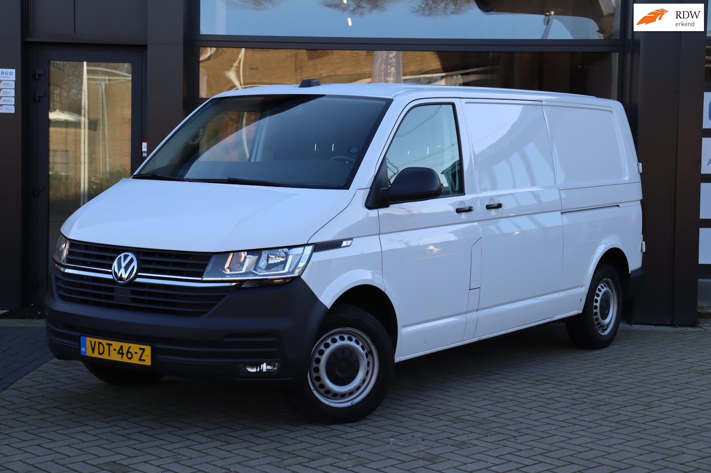 Volkswagen Transporter - 2.0 TDI L2H1 DC Comfortline | NAP | Apple Carplay | Adaptive Cuise | Camera | Automaat | 1 - AutoWereld.nl