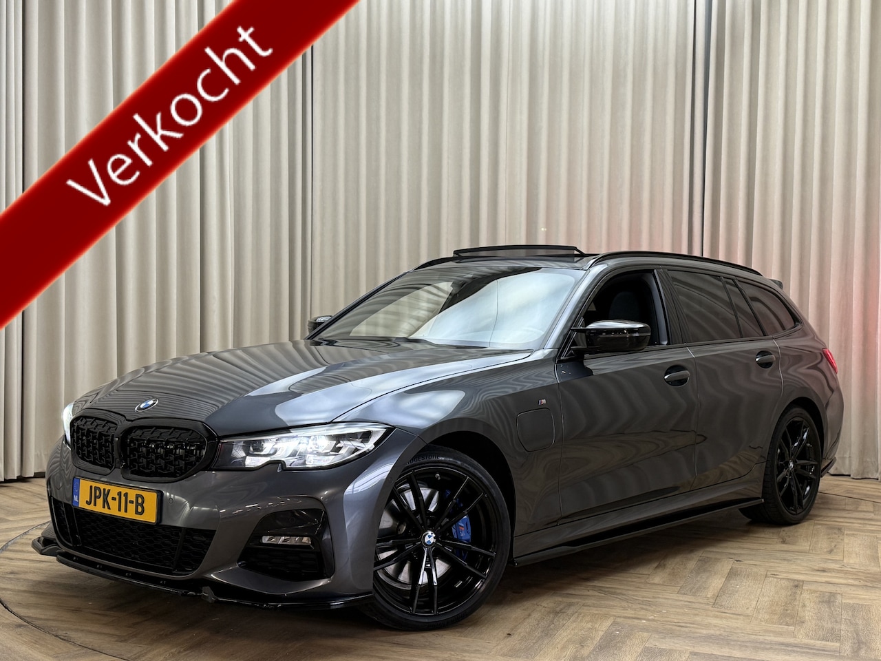 BMW 3-serie Touring - 330e *M-Sport* Panoramadak / Spoilerpakket / M-Sport Klauwen / Stoel+Stuurverwarming / Key - AutoWereld.nl