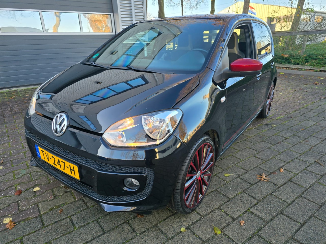 Volkswagen Up! - 1.0 COLOR EDITION HIGH UP BLUMOTION - AutoWereld.nl
